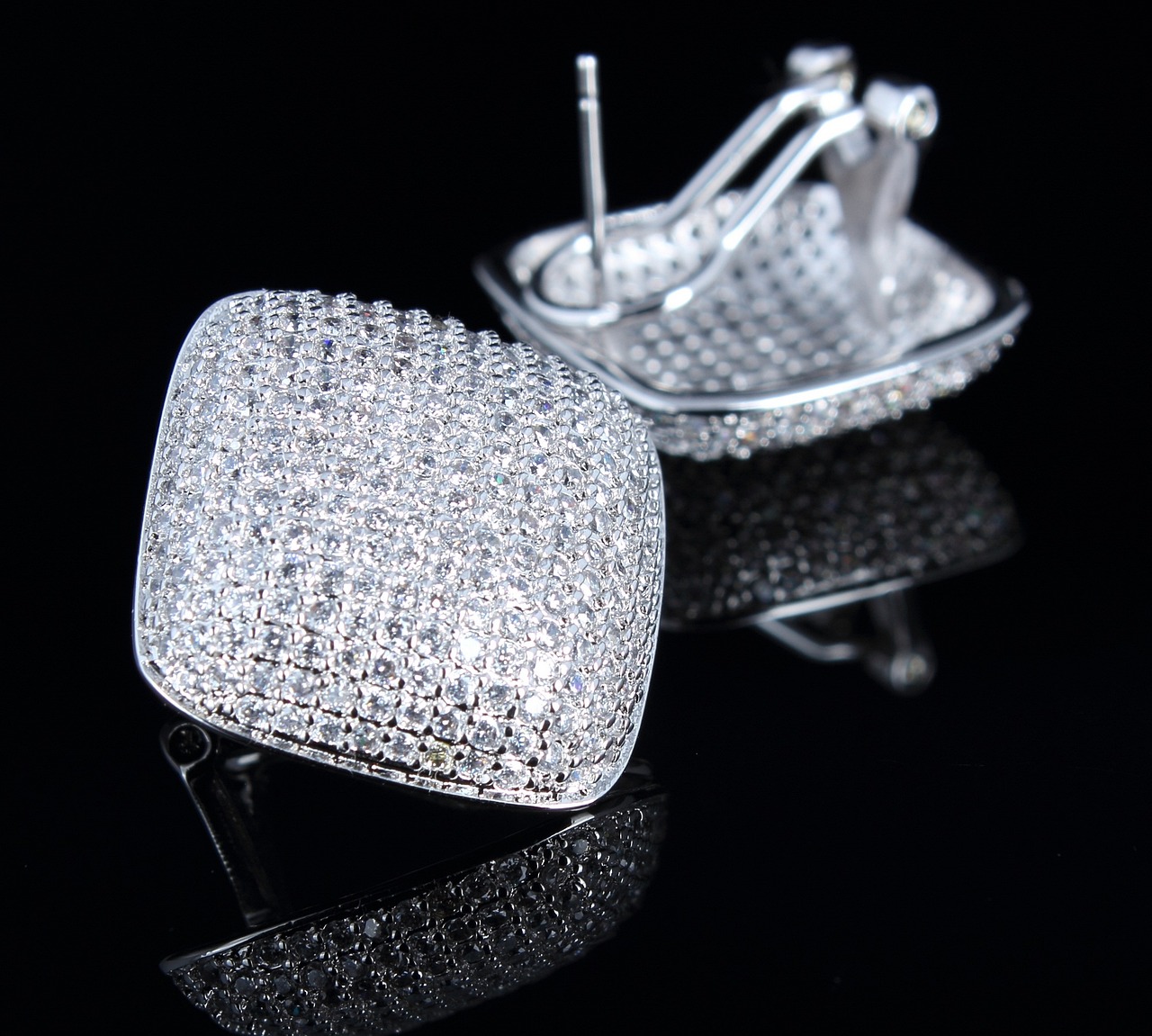 earrings-775218_1280