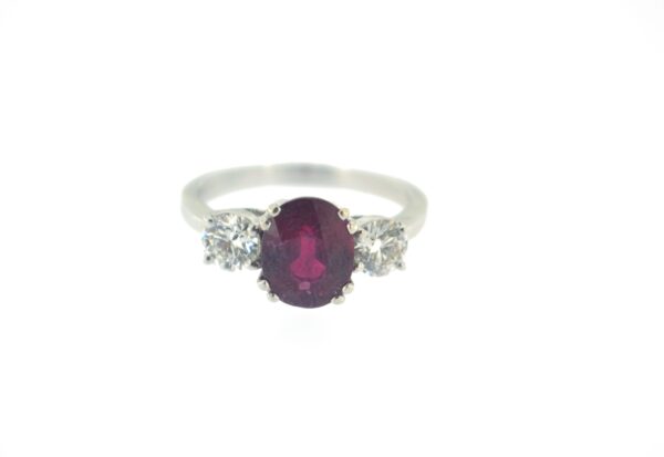 Anello rubino e 2 diamanti