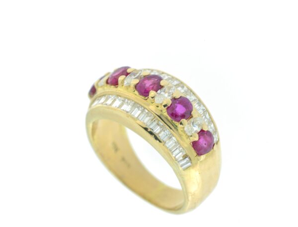 Anello fascia oro giallo rubini e diamanti