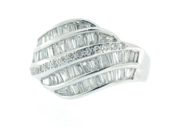 Anello diamanti baguette e brillanti - immagine 2