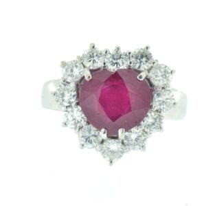 Anello rubino a cuore e diamanti