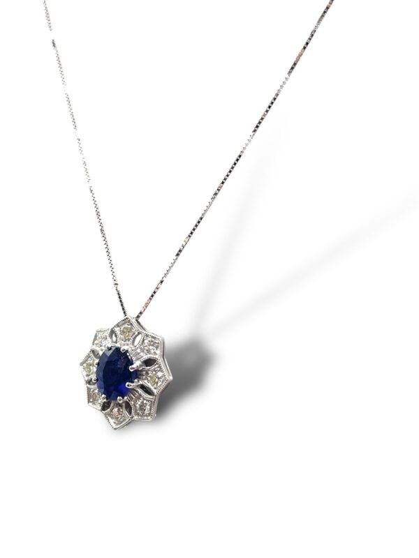 Collana pendente a fiore zaffiro e diamanti - immagine 2