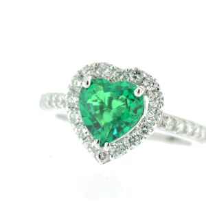 Anello smeraldo taglio a cuore lab grown