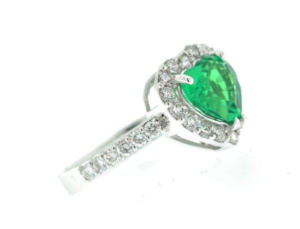 Anello smeraldo taglio a cuore lab grown - immagine 2