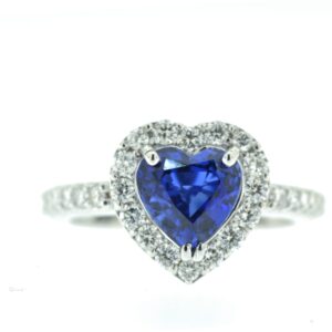 Anello zaffiro taglio a cuore lab grown