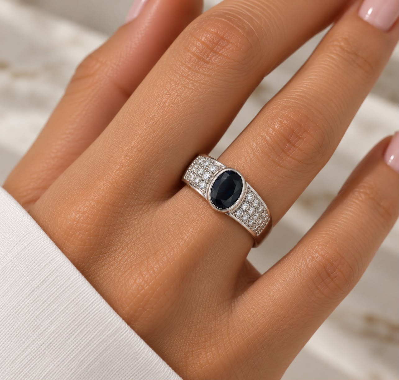 Anello fascia con zaffiro 1,80ct e diamanti - immagine 3